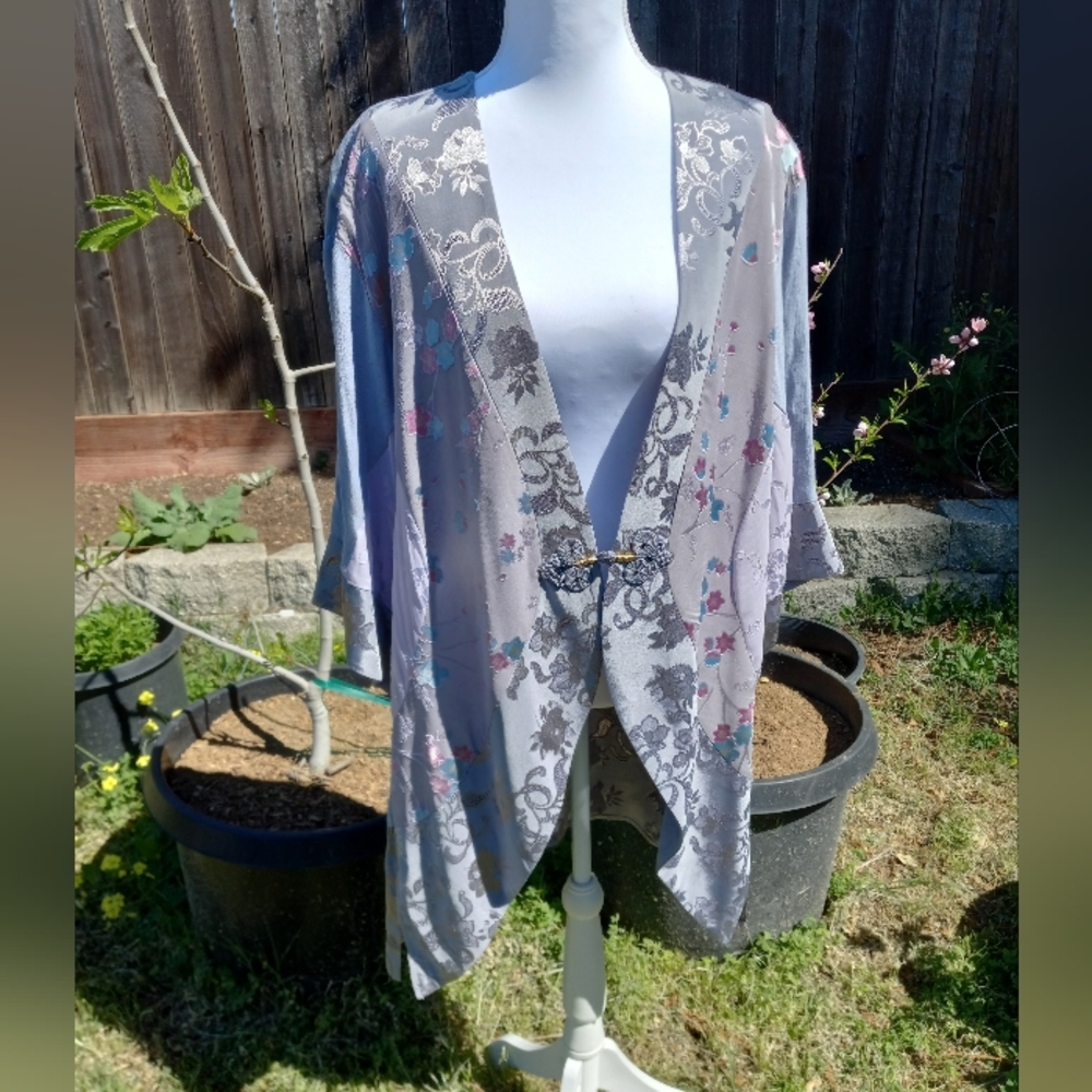 Spencer Alexis Periwinkle & Lavender Floral Kimono with Bejeweled Toggle. Size M
